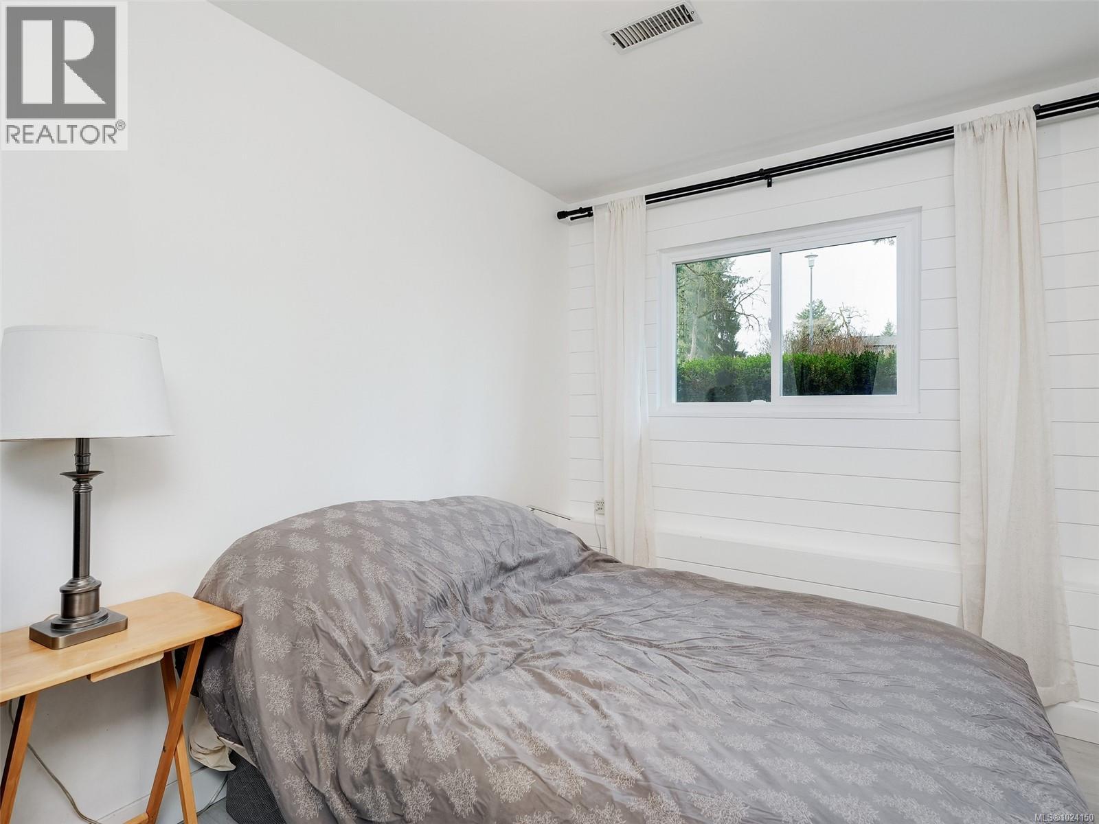 1091 Baldwin Pl, Saanich