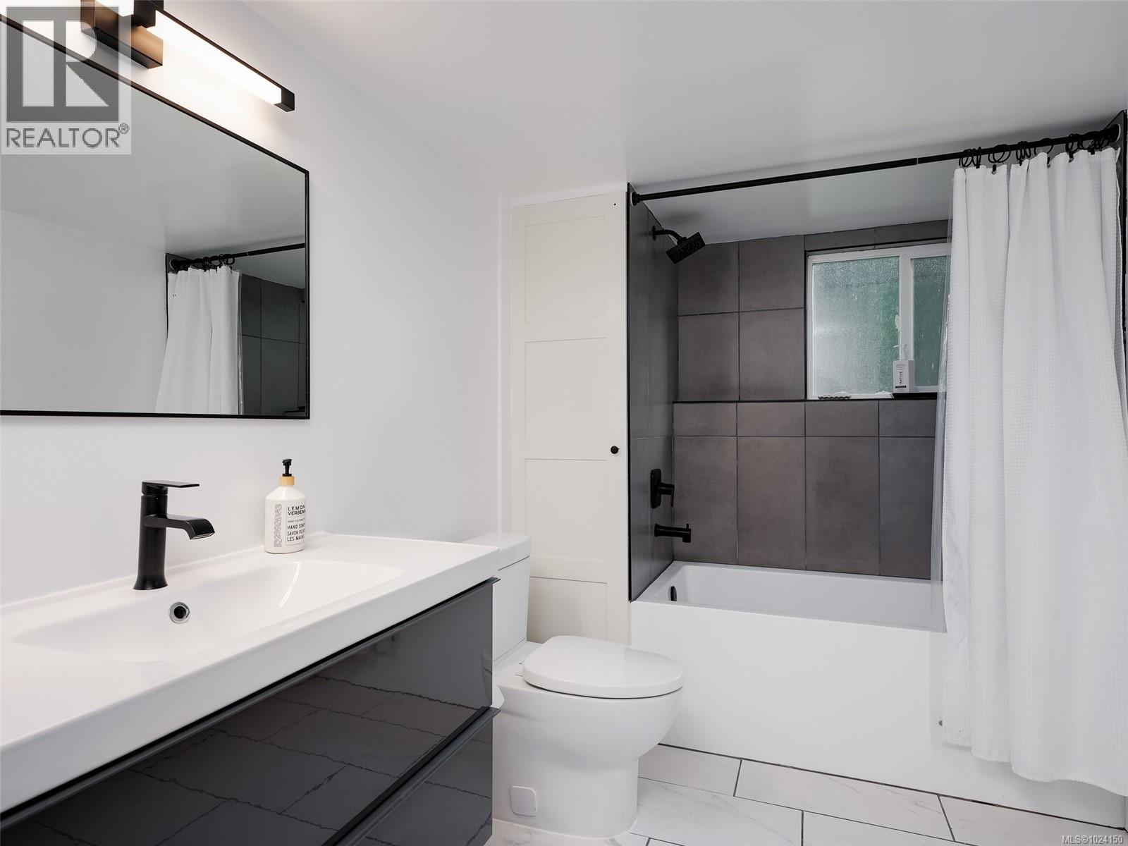 1091 Baldwin Pl, Saanich