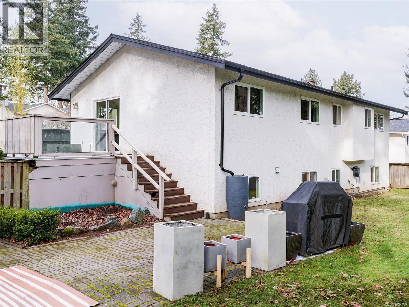 1091 Baldwin Pl, Saanich