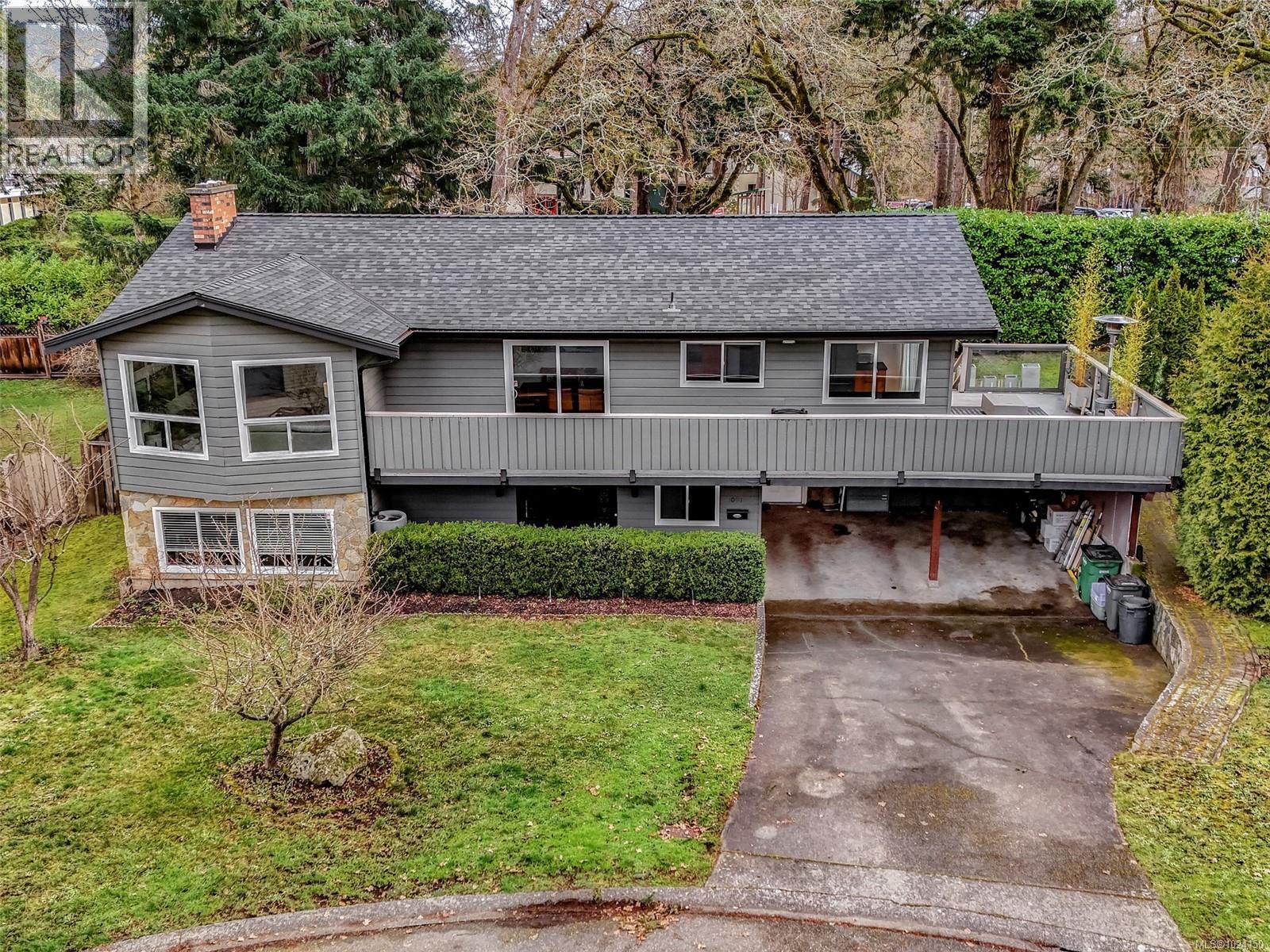 1091 Baldwin Pl, Saanich
