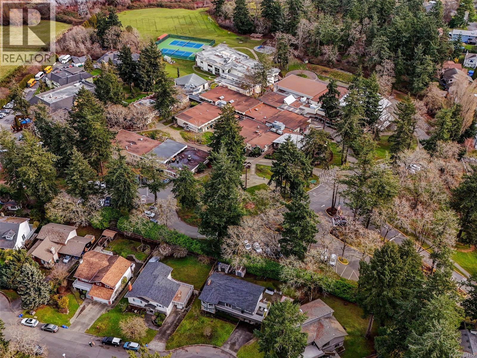 1091 Baldwin Pl, Saanich