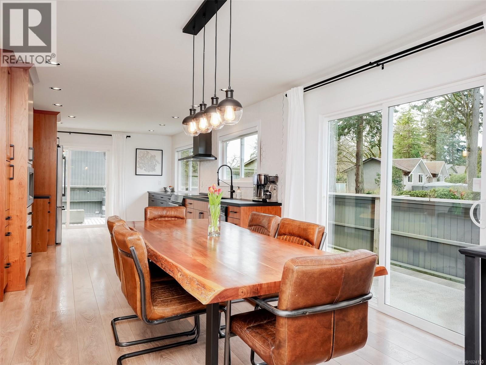 1091 Baldwin Pl, Saanich