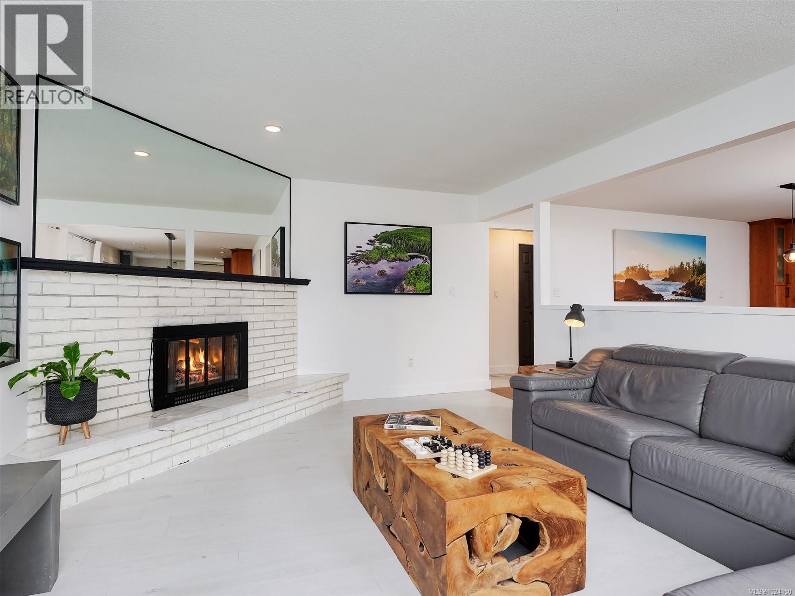 1091 Baldwin Pl, Saanich