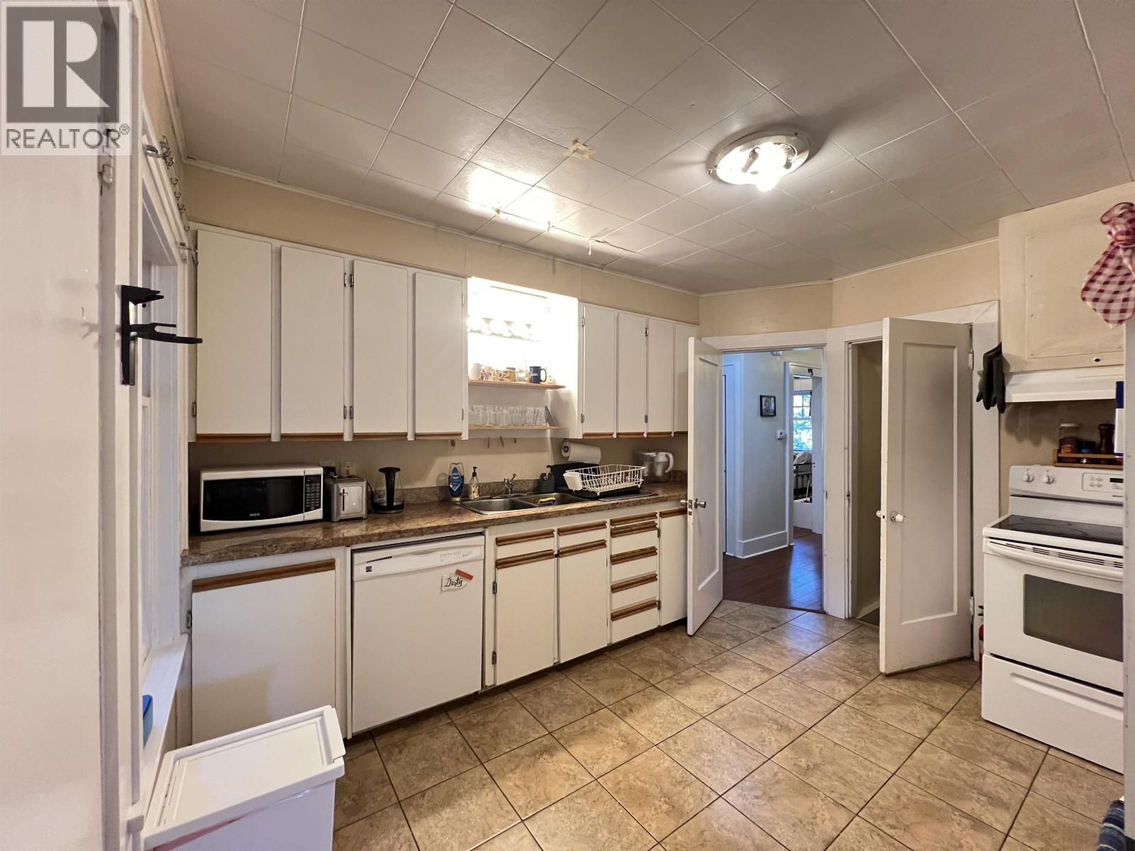 2080 W 33RD AVENUE, Vancouver