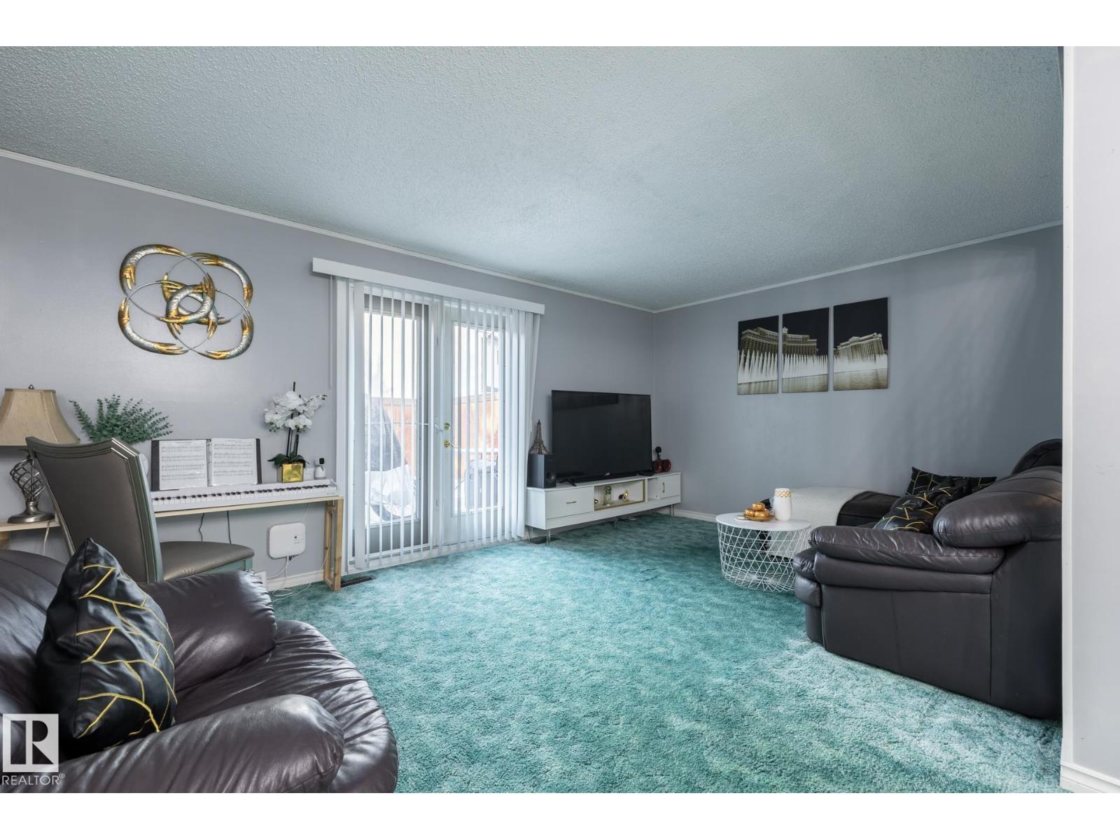 
          1346 LAKEWOOD RD W NW
            <br/>
            <span>Edmonton</span>
            , 
            <span>AB</span>
             <span>T6K3P2</span>
         - Photo 10