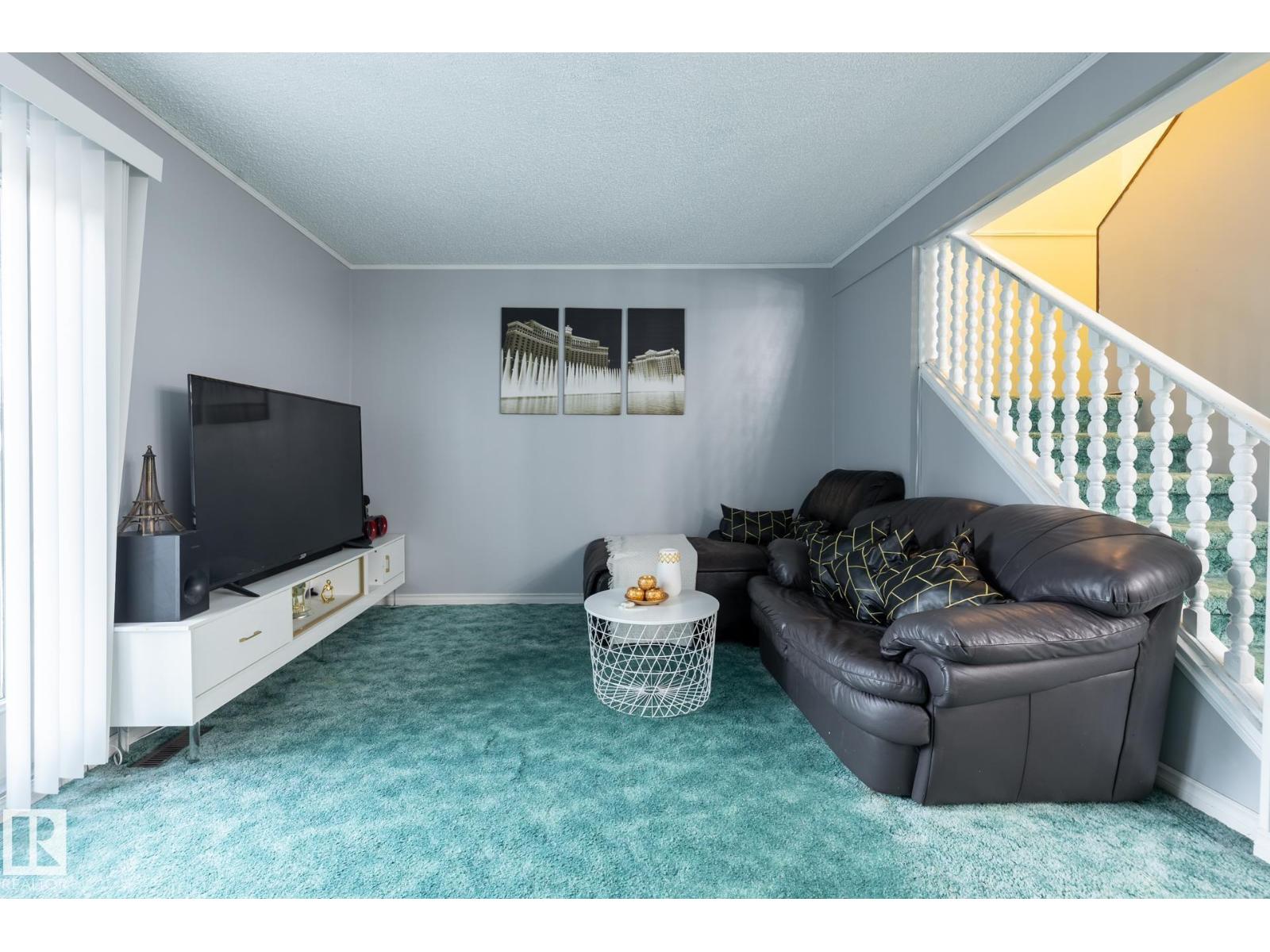 
          1346 LAKEWOOD RD W NW
            <br/>
            <span>Edmonton</span>
            , 
            <span>AB</span>
             <span>T6K3P2</span>
         - Photo 11