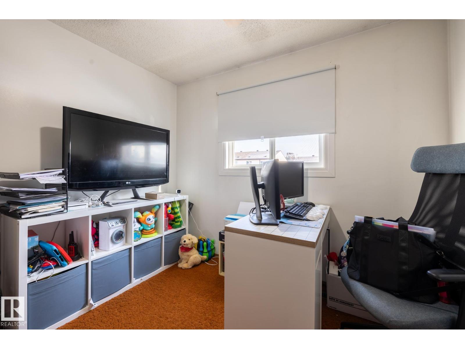 
          1346 LAKEWOOD RD W NW
            <br/>
            <span>Edmonton</span>
            , 
            <span>AB</span>
             <span>T6K3P2</span>
         - Photo 19