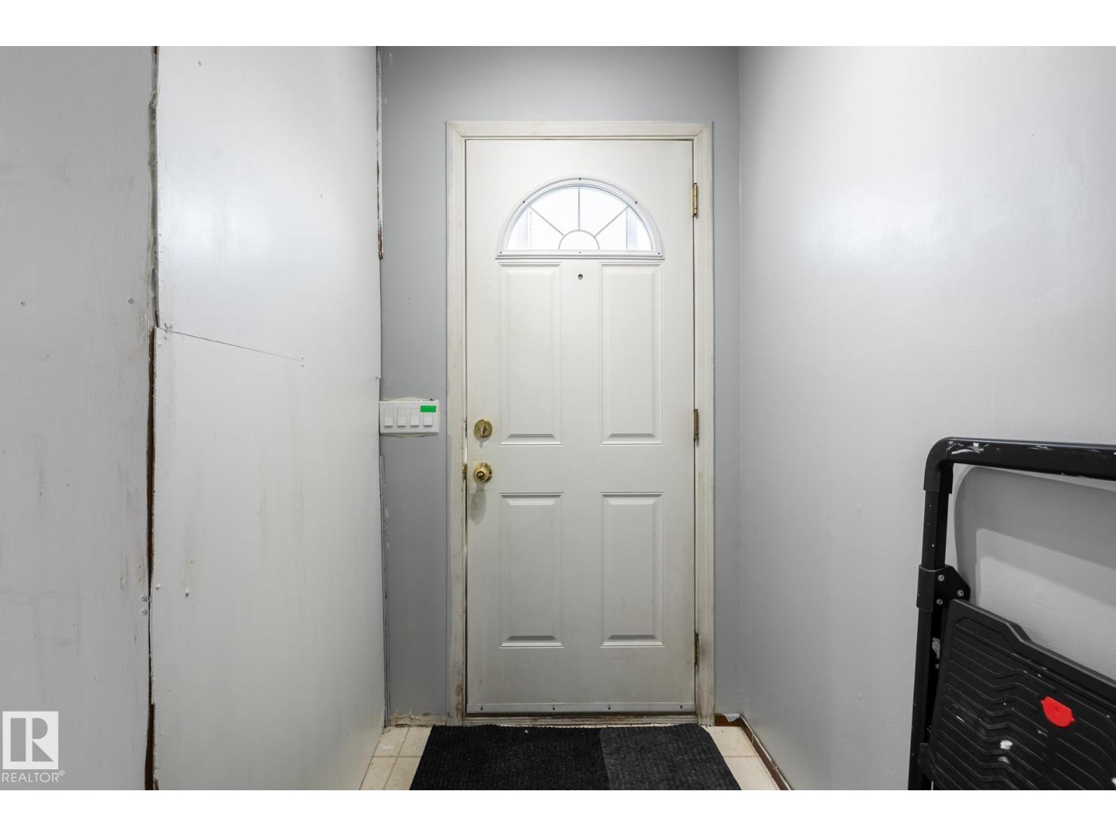 
          1346 LAKEWOOD RD W NW
            <br/>
            <span>Edmonton</span>
            , 
            <span>AB</span>
             <span>T6K3P2</span>
        