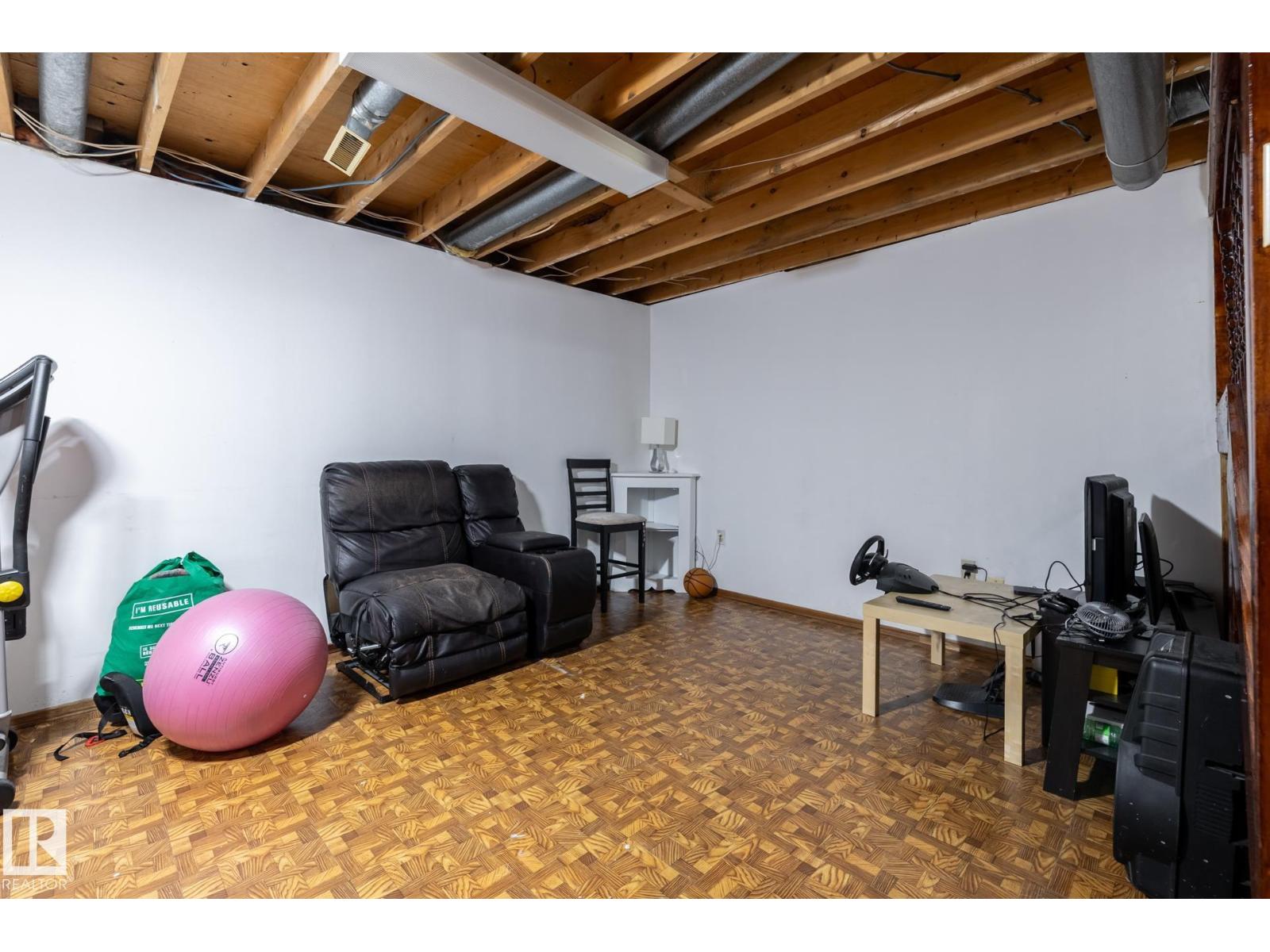 
          1346 LAKEWOOD RD W NW
            <br/>
            <span>Edmonton</span>
            , 
            <span>AB</span>
             <span>T6K3P2</span>
         - Photo 22