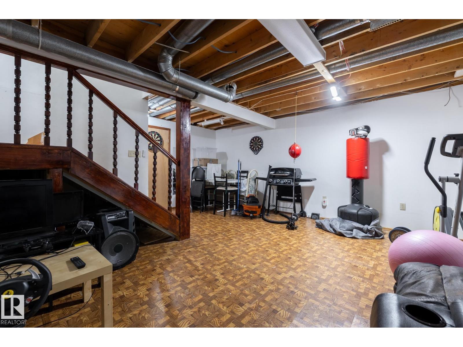 
          1346 LAKEWOOD RD W NW
            <br/>
            <span>Edmonton</span>
            , 
            <span>AB</span>
             <span>T6K3P2</span>
         - Photo 23