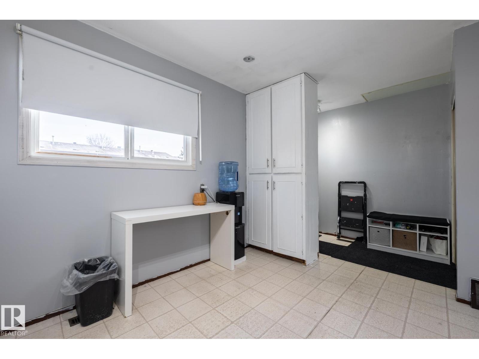 
          1346 LAKEWOOD RD W NW
            <br/>
            <span>Edmonton</span>
            , 
            <span>AB</span>
             <span>T6K3P2</span>
        