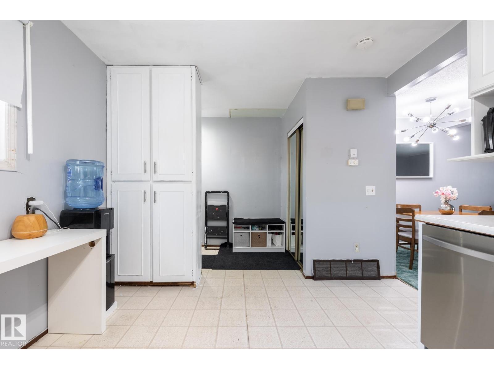 
          1346 LAKEWOOD RD W NW
            <br/>
            <span>Edmonton</span>
            , 
            <span>AB</span>
             <span>T6K3P2</span>
        