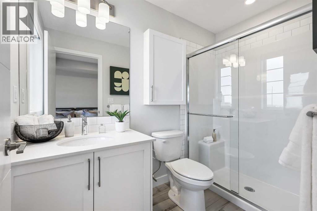 Single Family House for Sale in   Les Jardins Park SE Douglasdale/Glen Calgary 