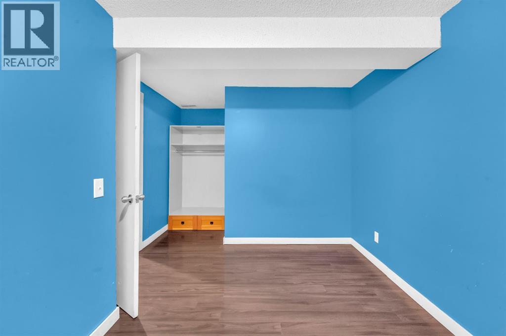 Single Family House 4 Level for Sale in   Street NE Taradale Calgary 