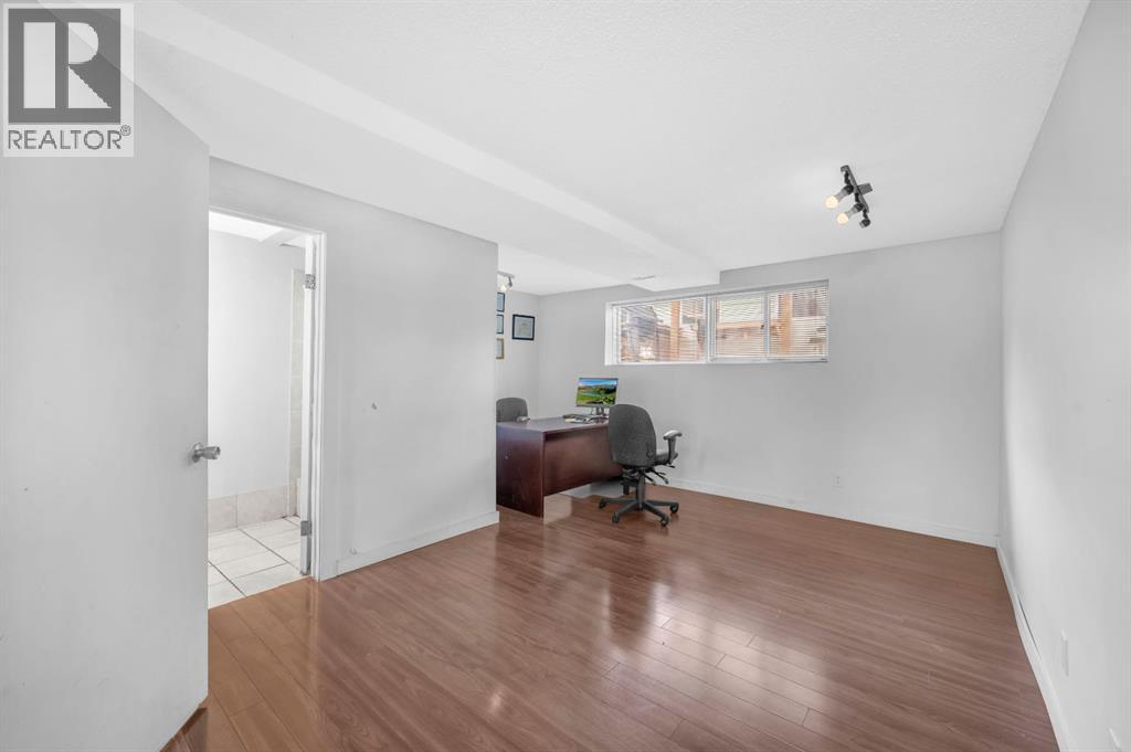 Single Family House 4 Level for Sale in   Street NE Taradale Calgary 