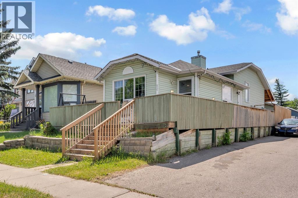 Single Family House 4 Level for Sale in   Street NE Taradale Calgary 