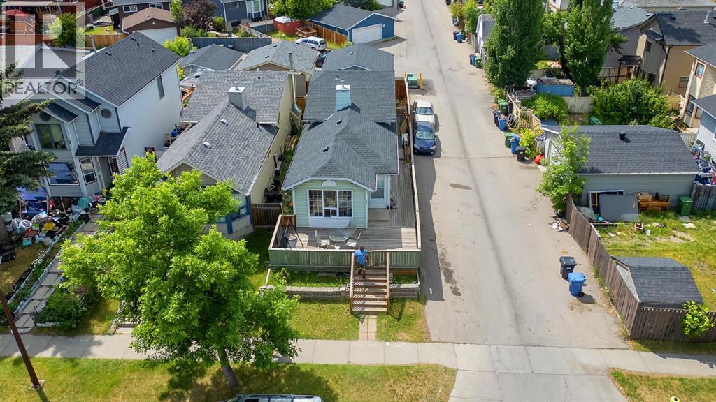 Single Family House 4 Level for Sale in   Street NE Taradale Calgary 