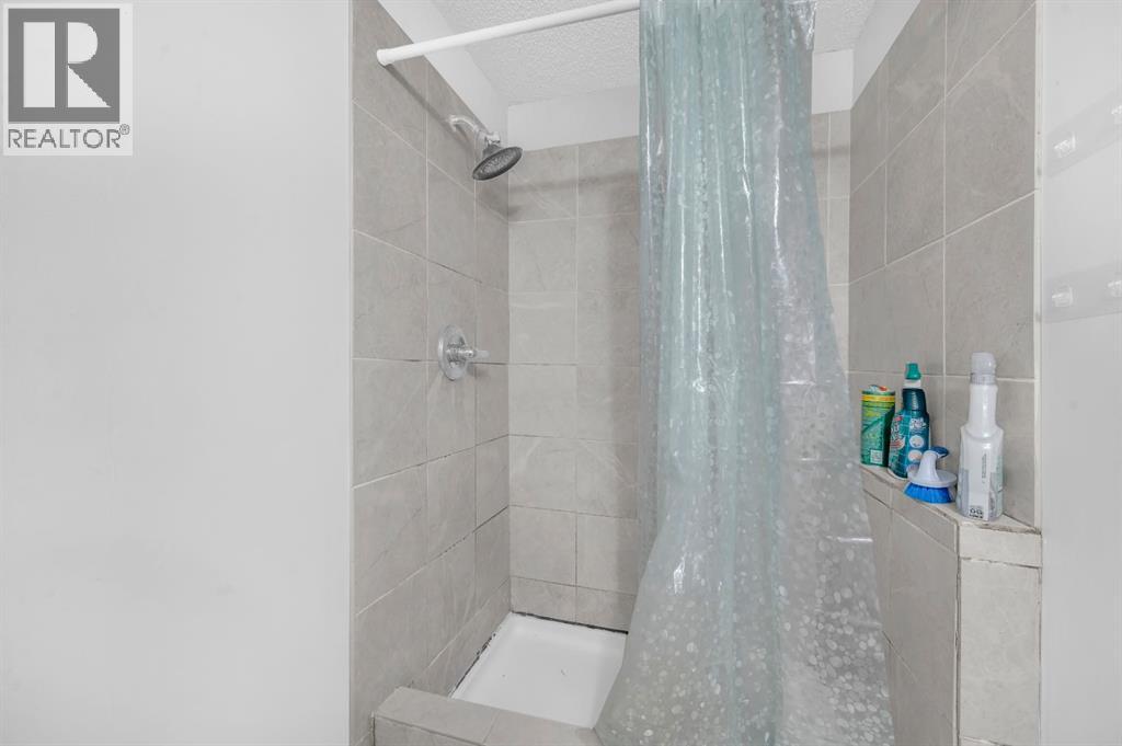 Single Family House 4 Level for Sale in   Street NE Taradale Calgary 