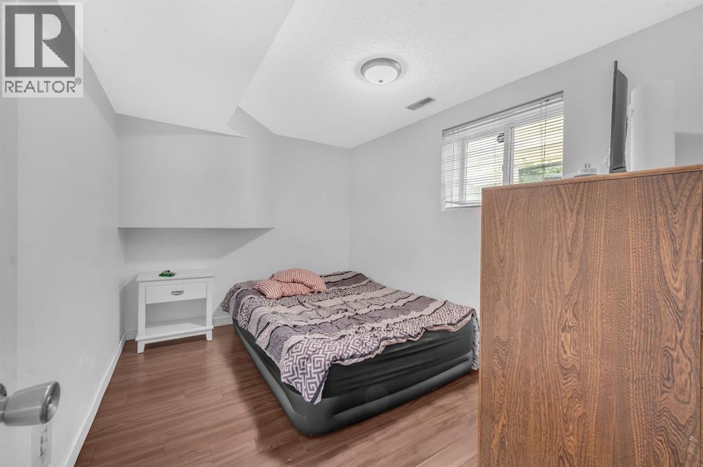 Single Family House 4 Level for Sale in   Street NE Taradale Calgary 