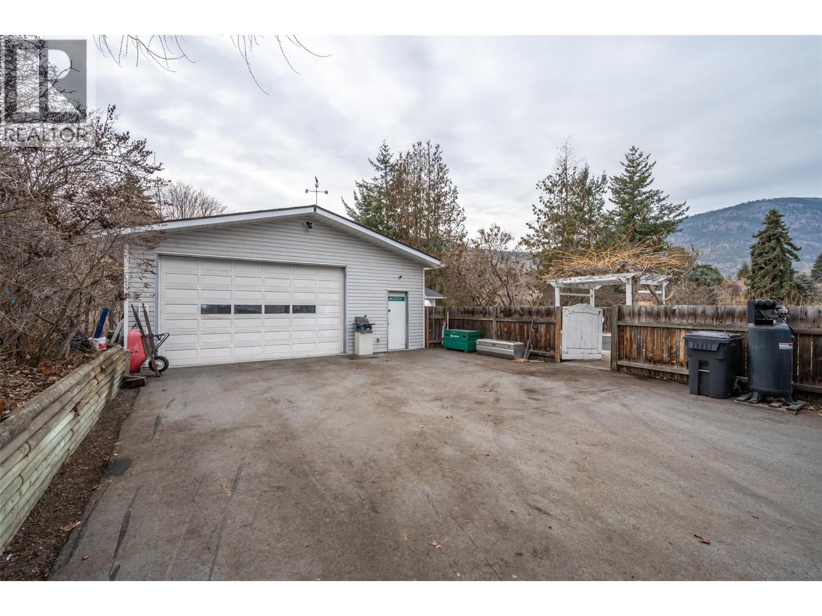 633 Pineview Drive, Kaleden