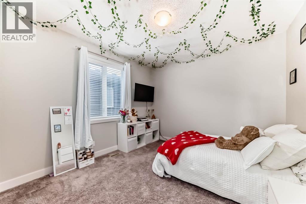 12 Emberside Glen, Cochrane