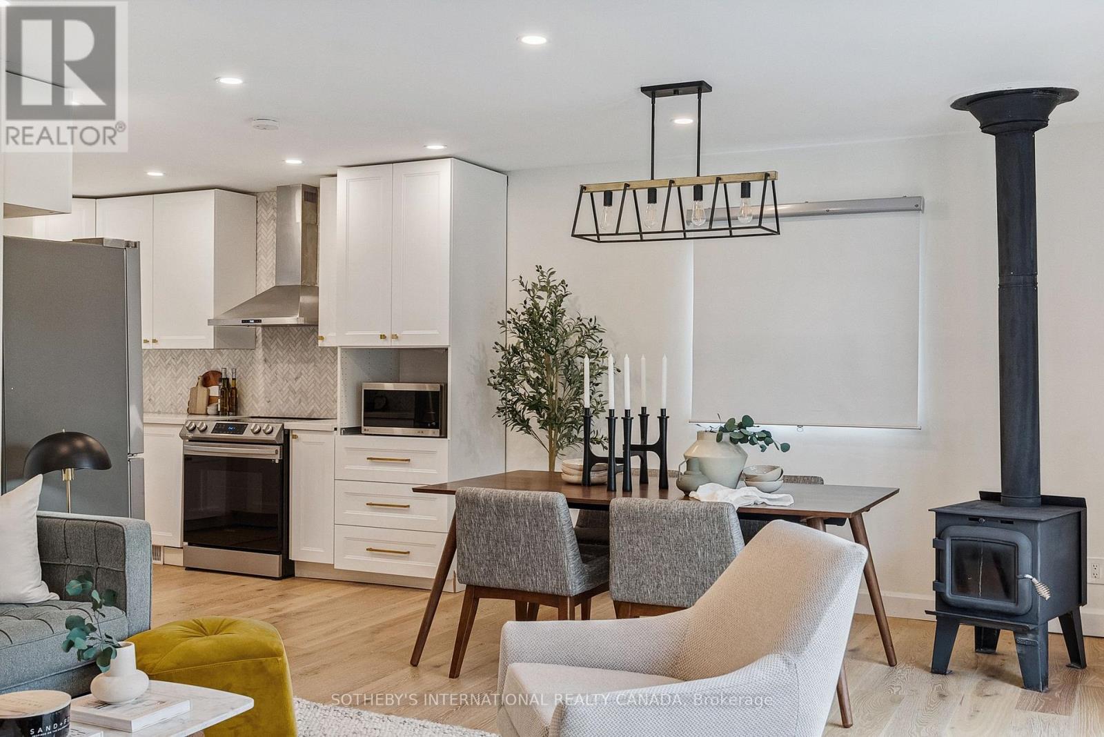 25 SILVER BIRCH STREET - 16