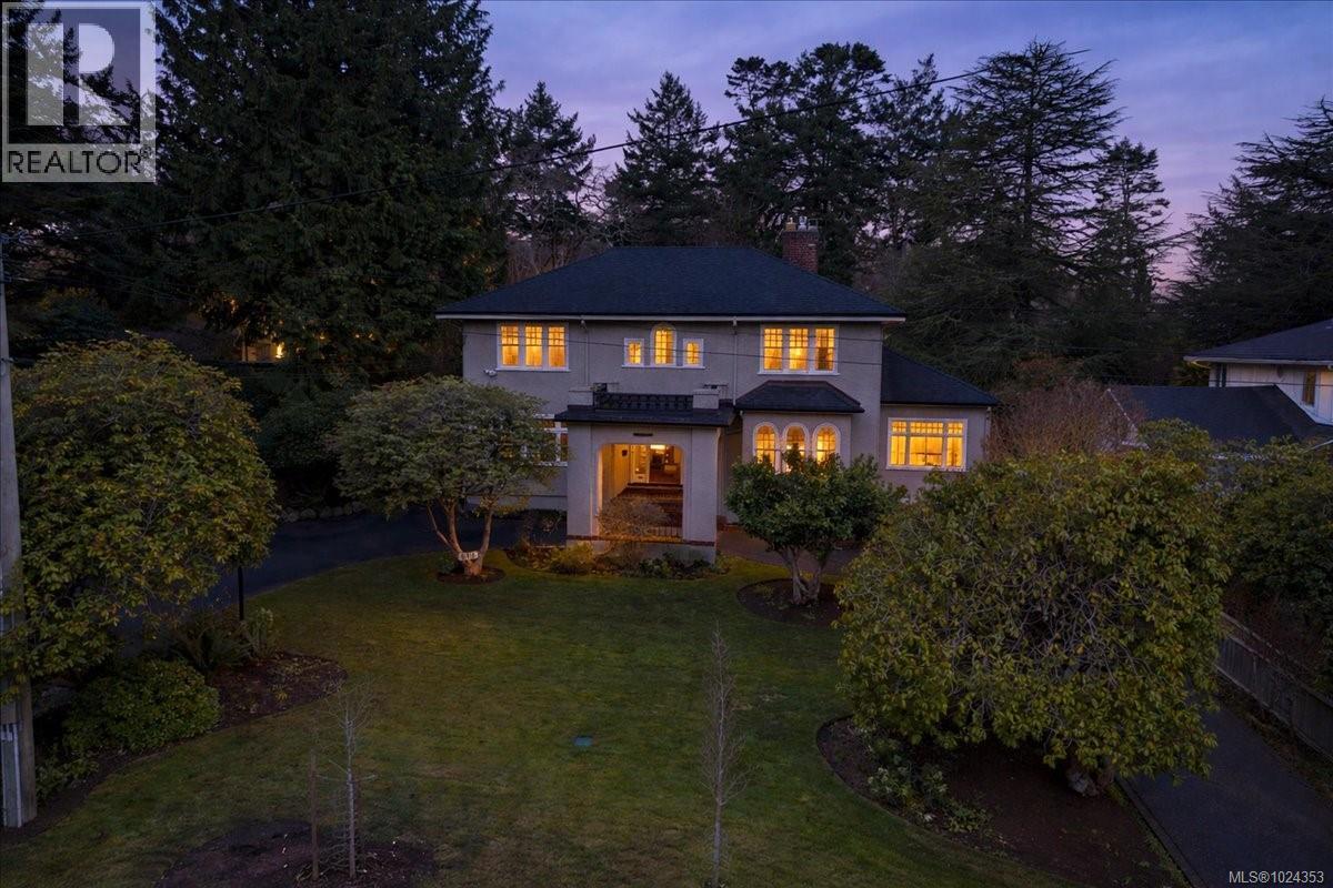  602 Newport Avenue, Oak Bay