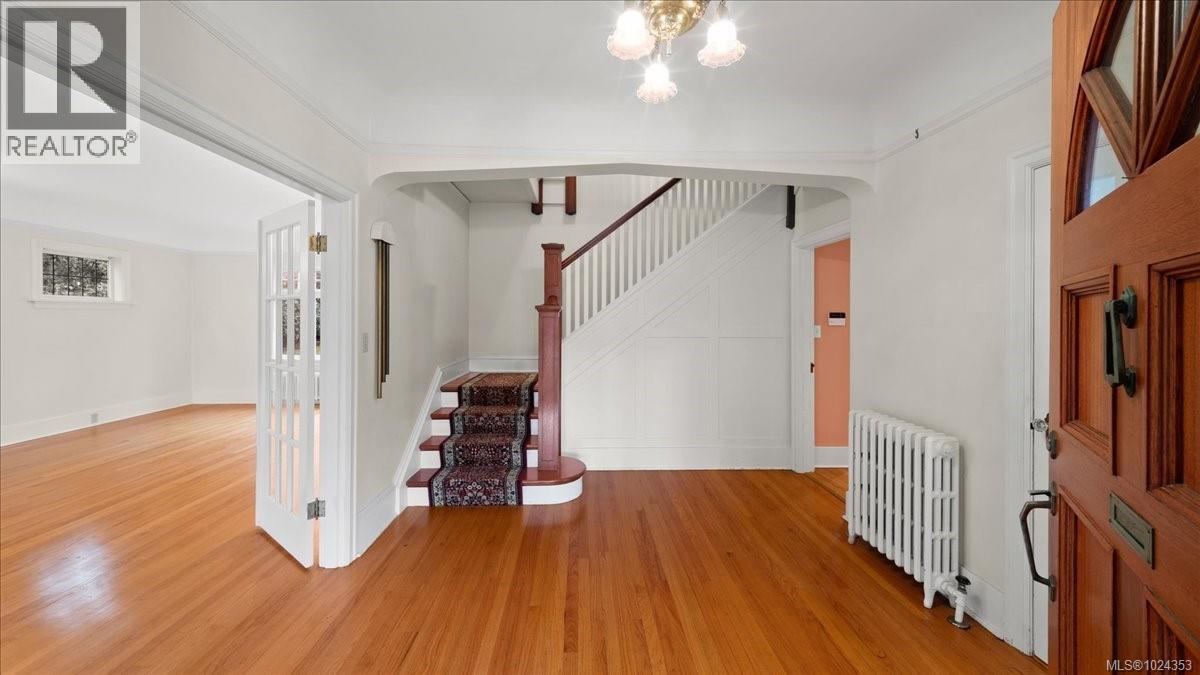  602 Newport Avenue, Oak Bay