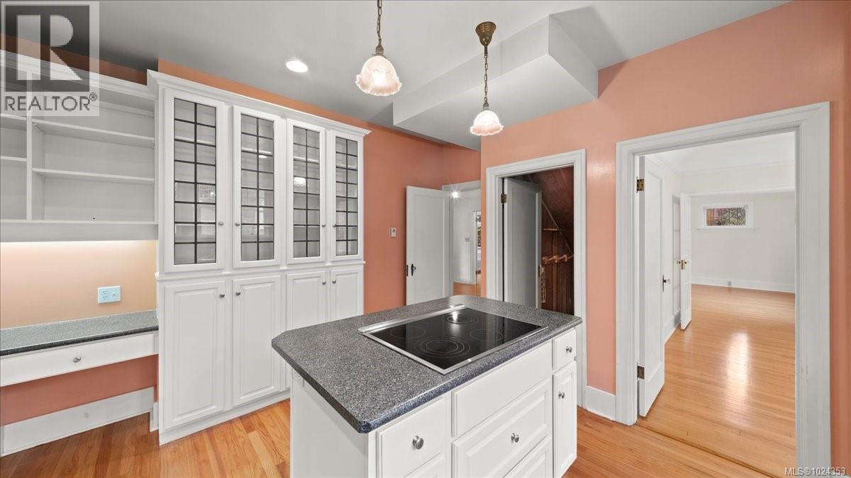  602 Newport Avenue, Oak Bay