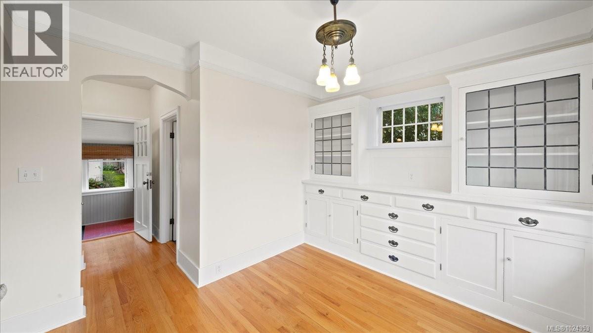  602 Newport Avenue, Oak Bay