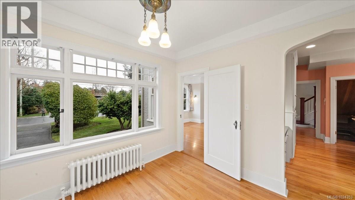  602 Newport Avenue, Oak Bay