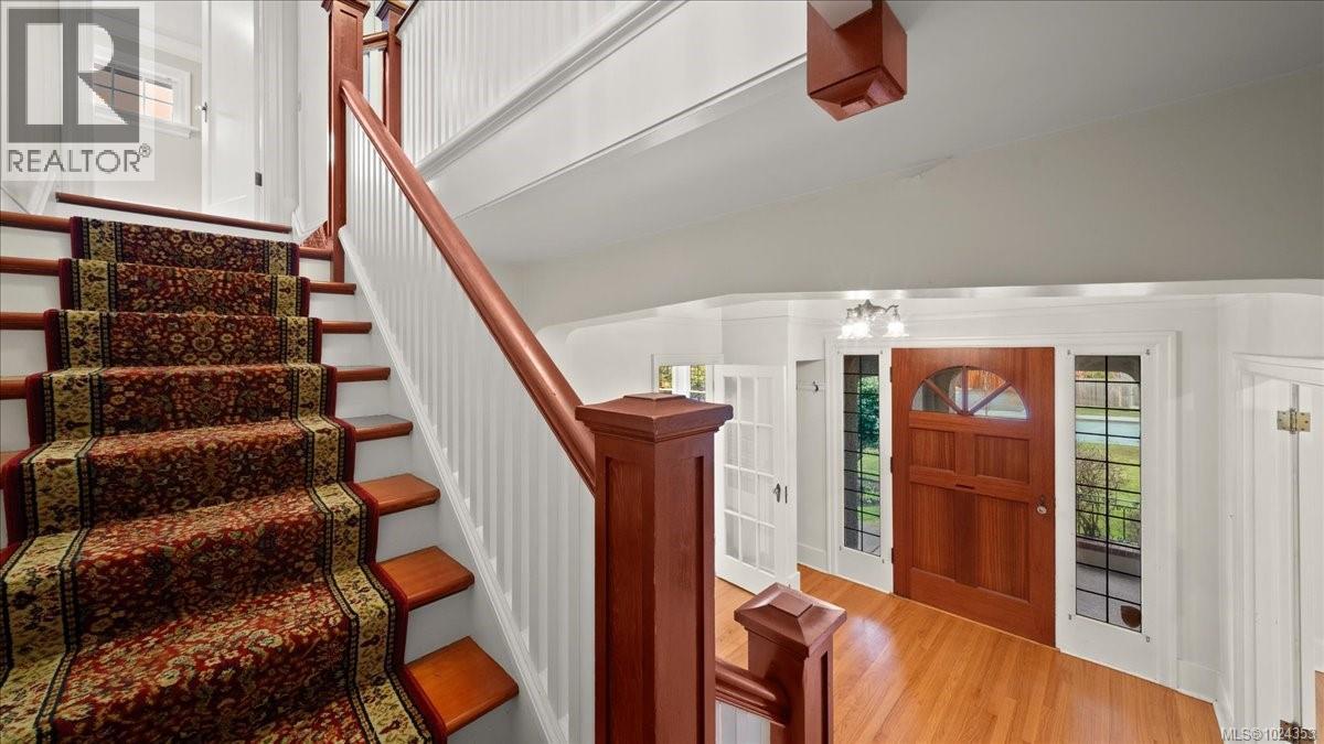  602 Newport Avenue, Oak Bay