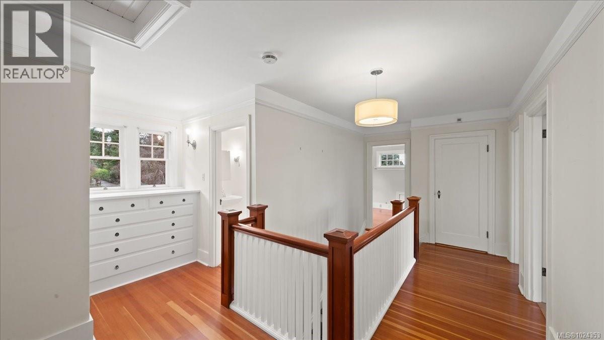  602 Newport Avenue, Oak Bay