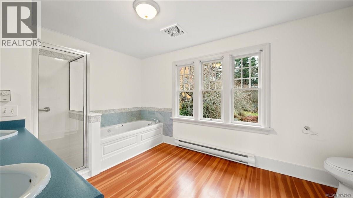  602 Newport Avenue, Oak Bay