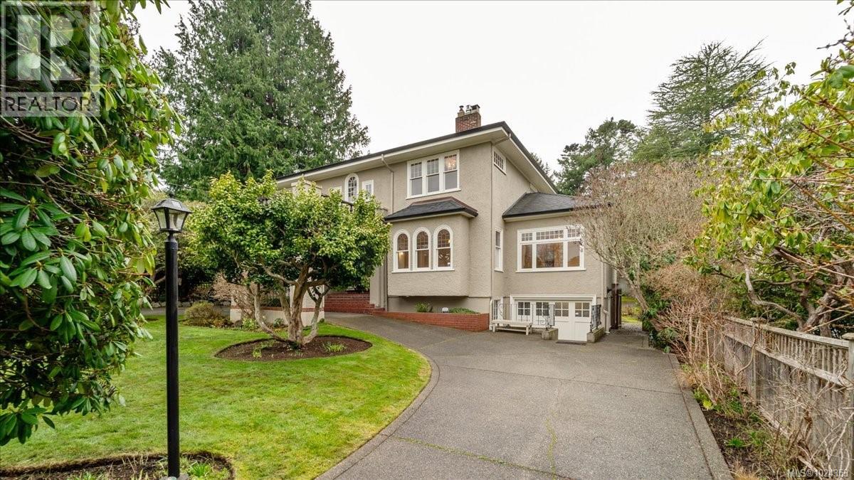  602 Newport Avenue, Oak Bay