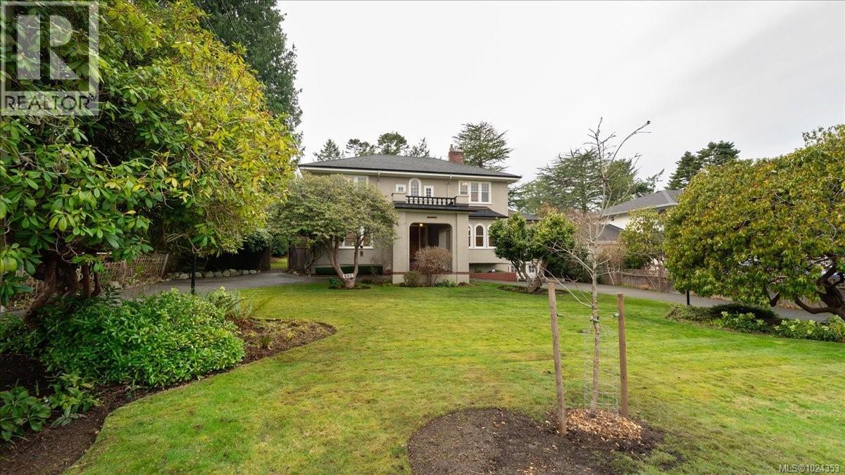  602 Newport Avenue, Oak Bay