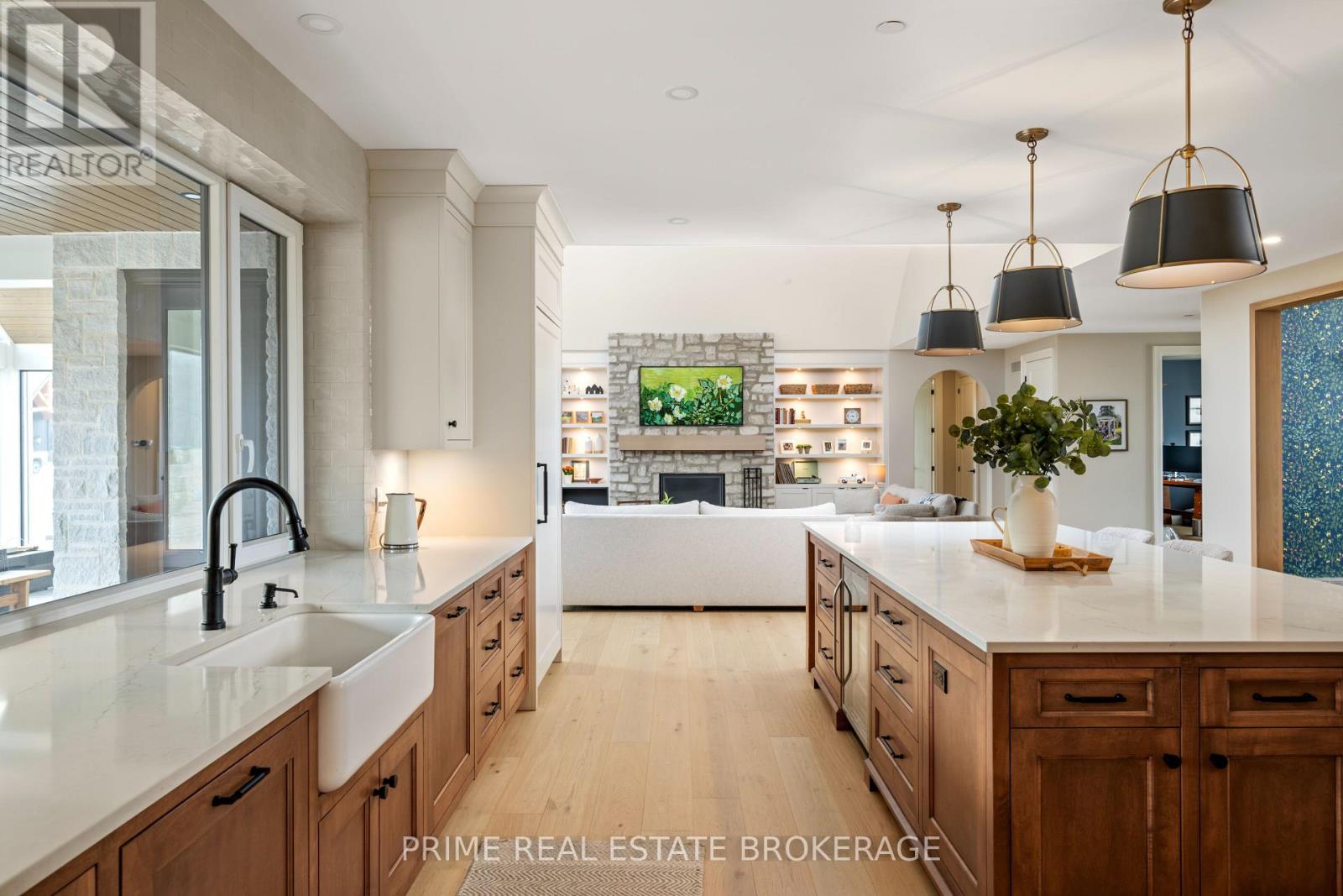 689 VALLEYSTREAM WALK - 14