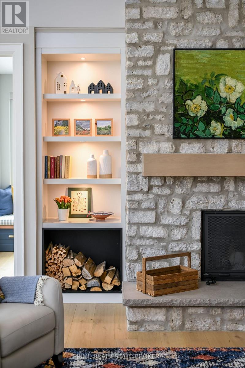 689 VALLEYSTREAM WALK - 15