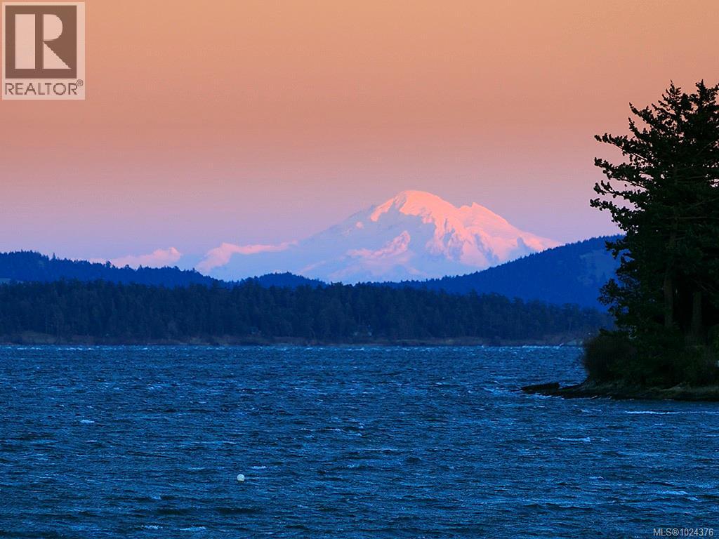 302 10393 Allbay Road, Sidney