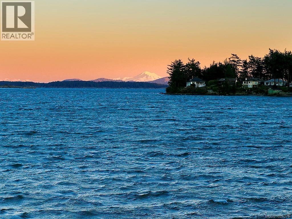 302 10393 Allbay Road, Sidney