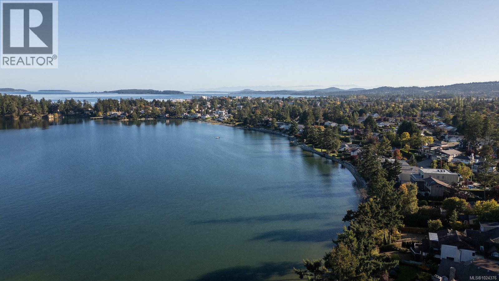 302 10393 Allbay Road, Sidney