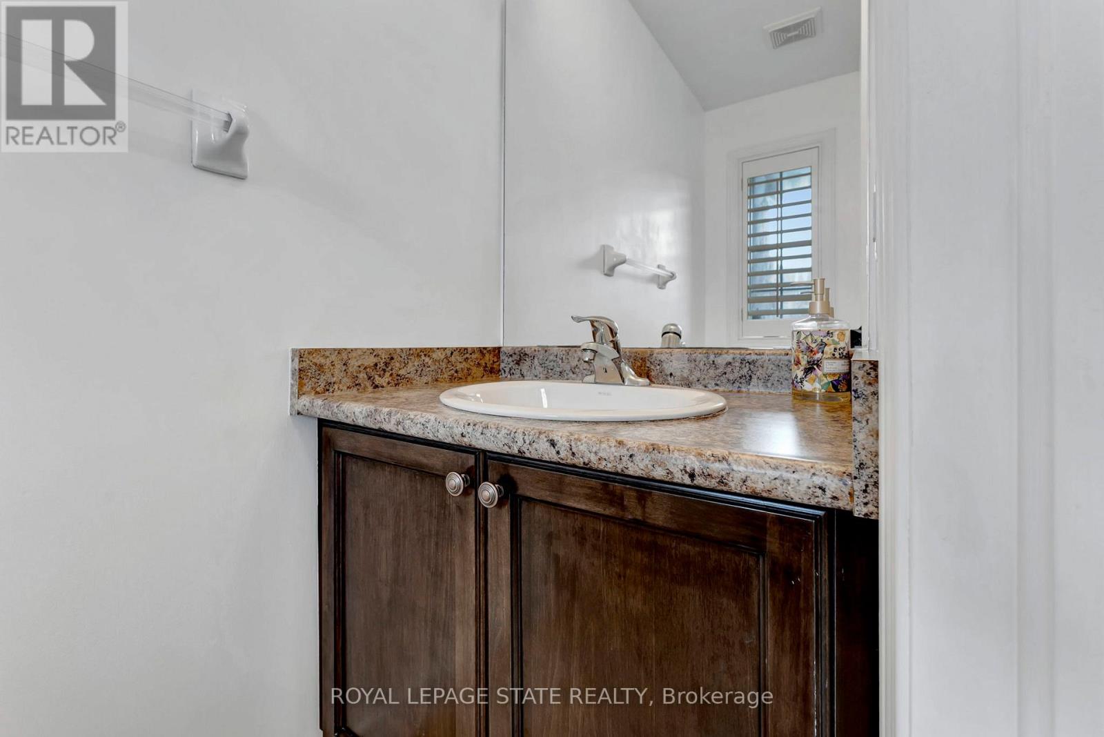 400 Stonehenge Unit 21 photo 5