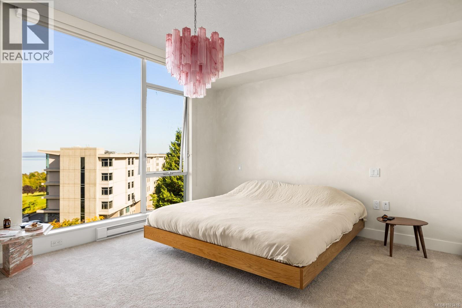 302 738 Sayward Hill Terrace, Saanich