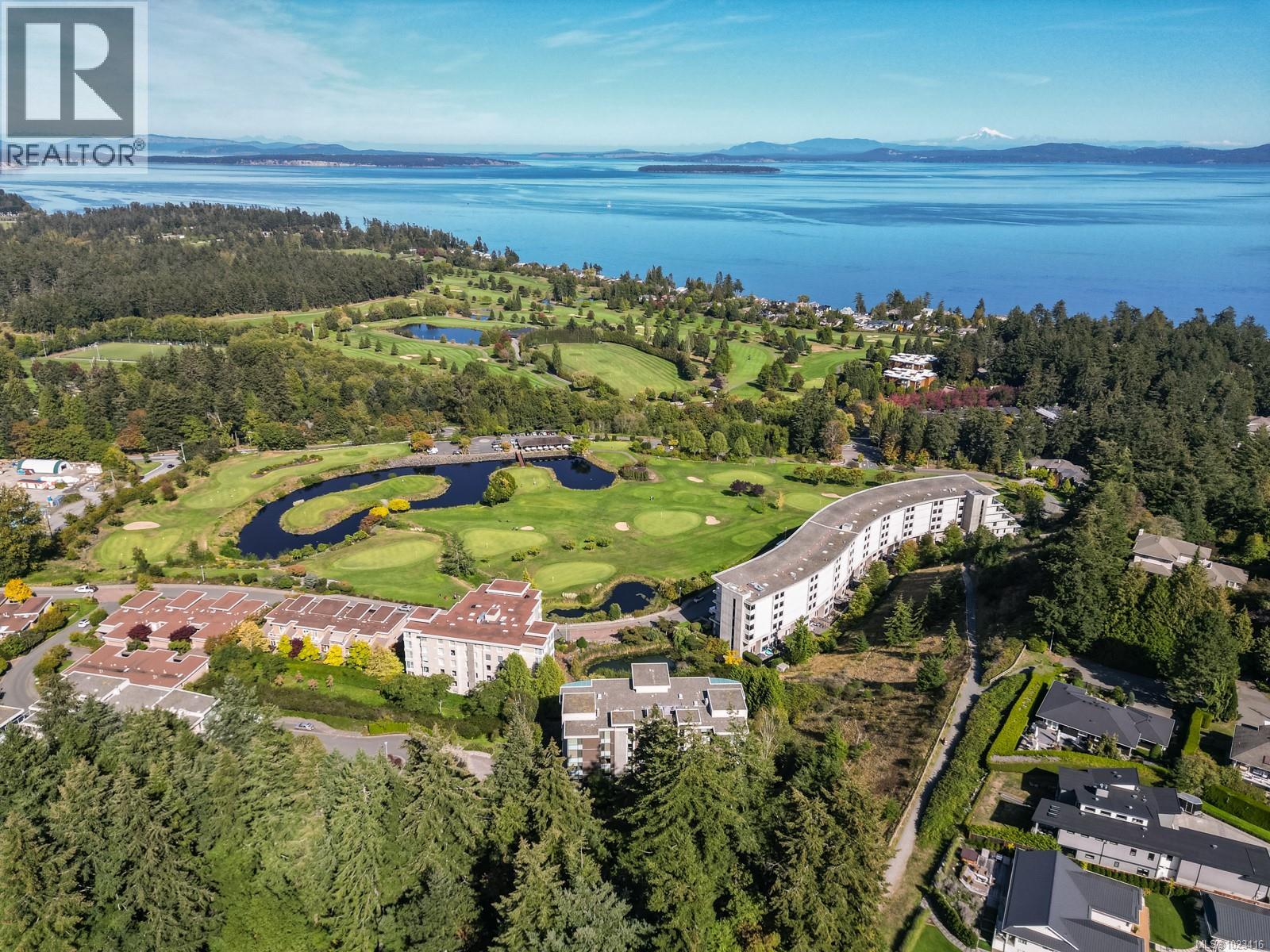 302 738 Sayward Hill Terrace, Saanich