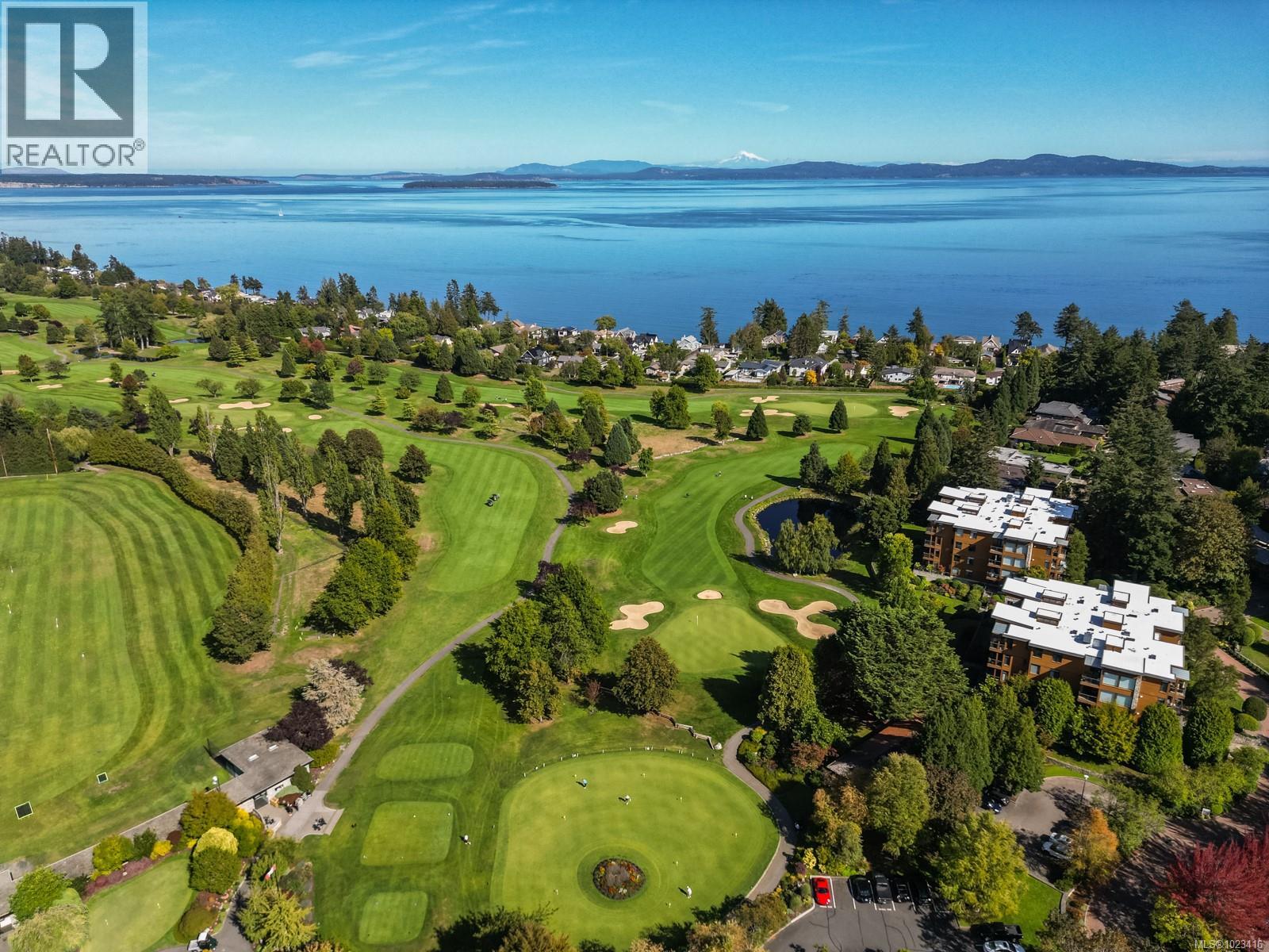 302 738 Sayward Hill Terrace, Saanich