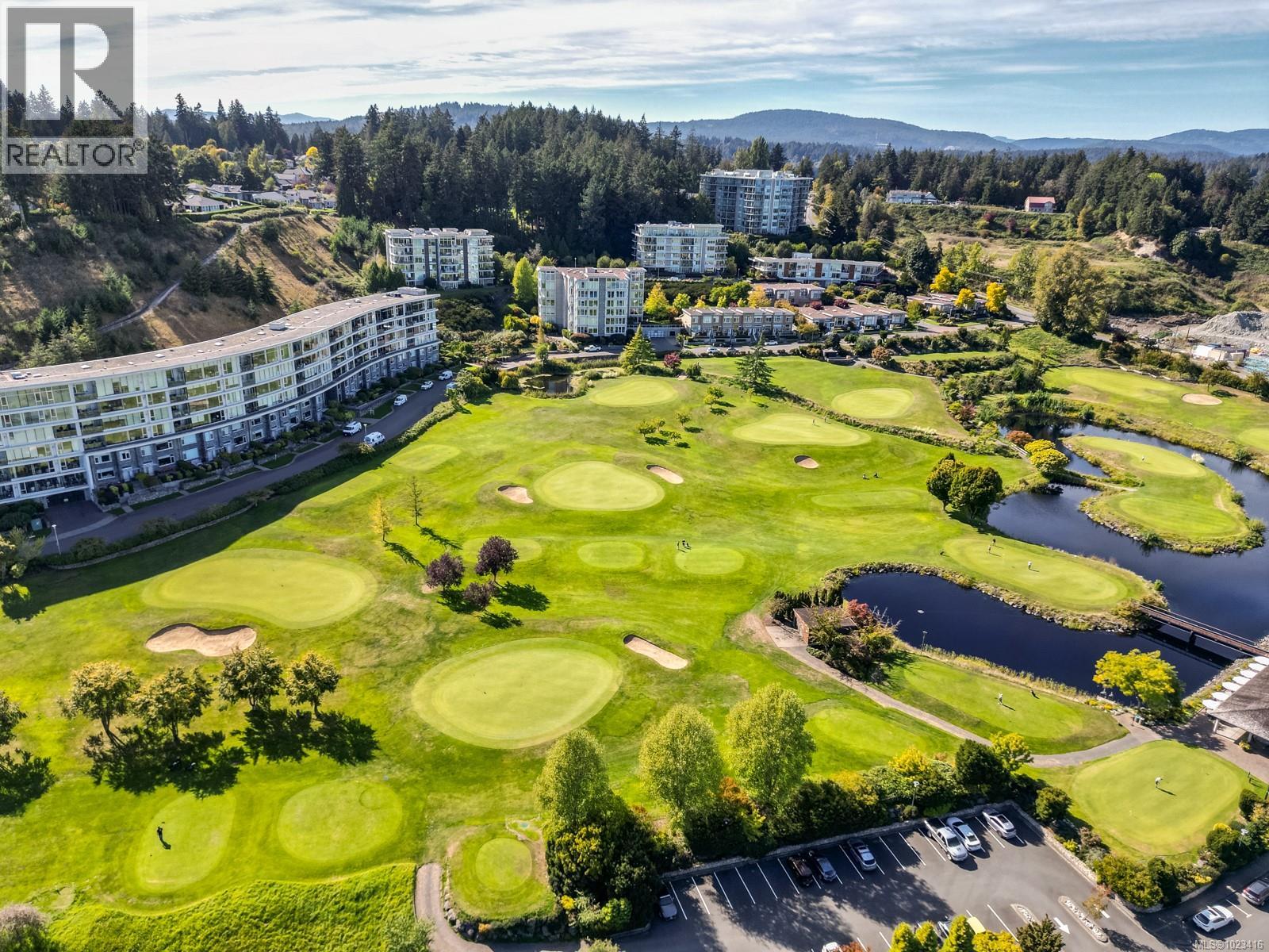 302 738 Sayward Hill Terrace, Saanich