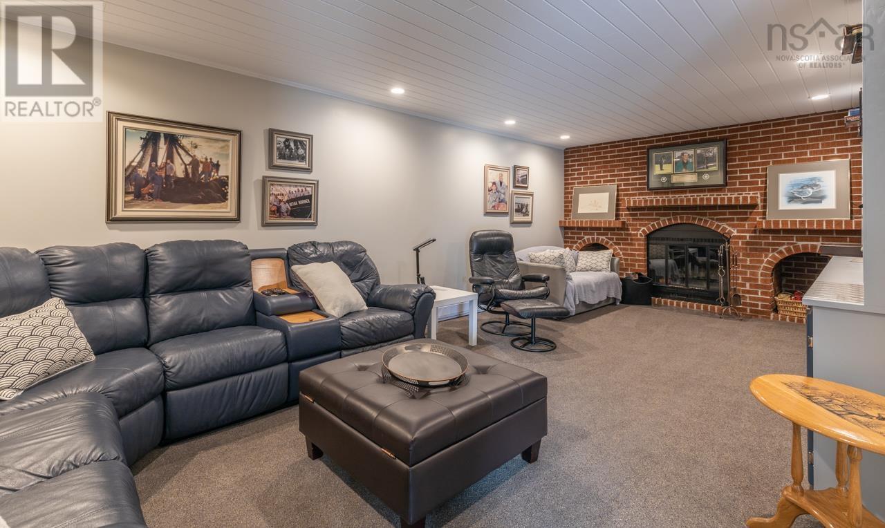 89 Pond Road - 30