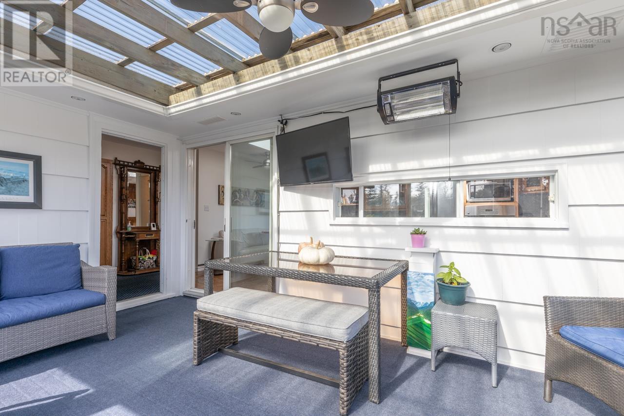 89 Pond Road - 10