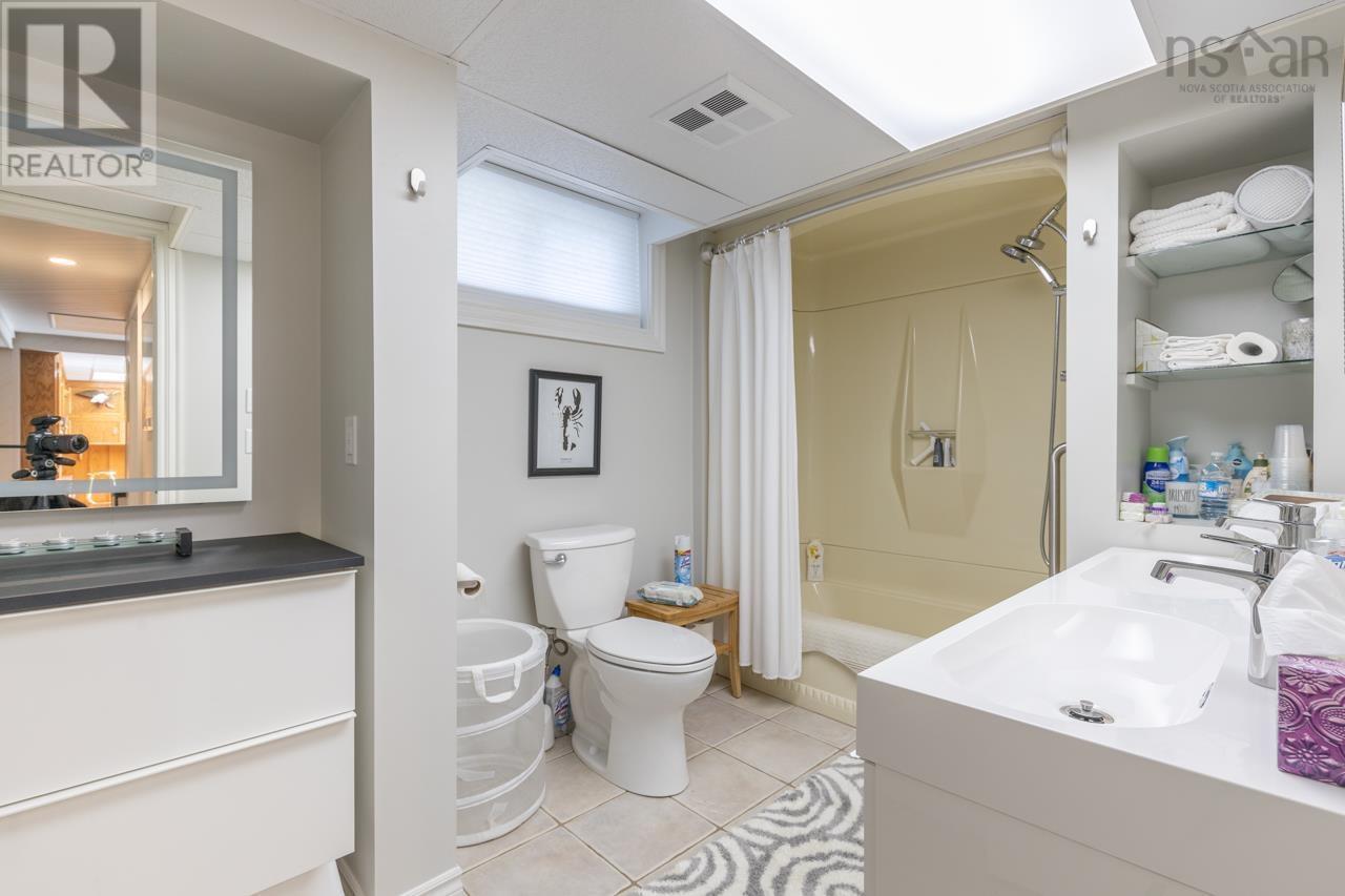 Property 33 of 35 of 89 Pond Road