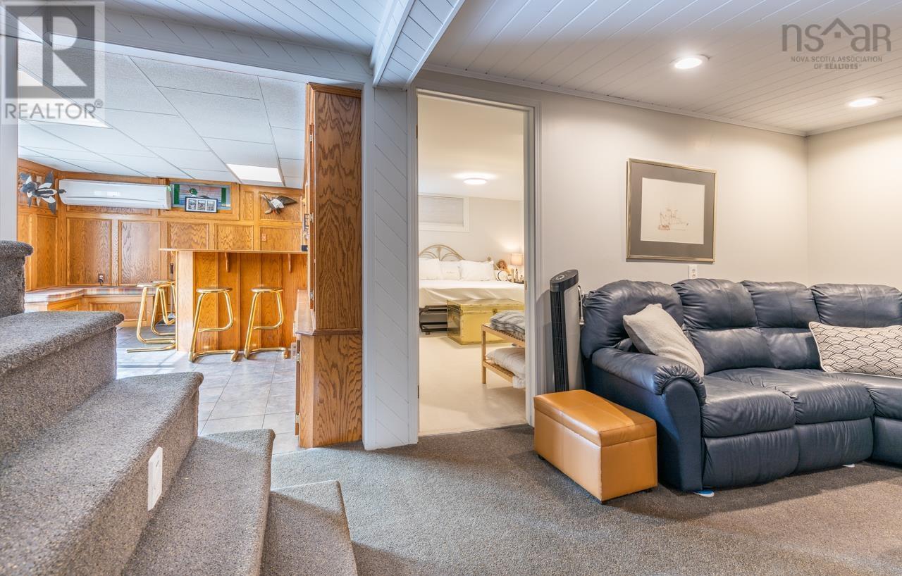 89 Pond Road - 28